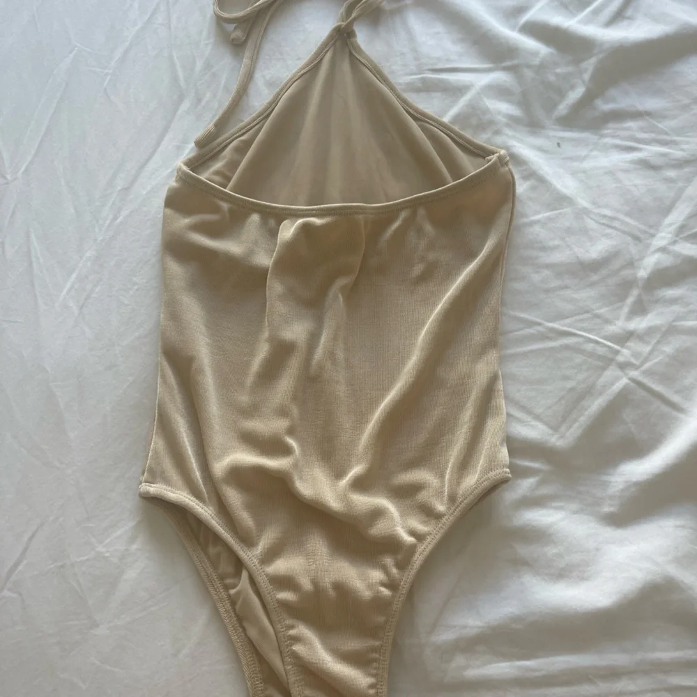 White fox beige halter top bodysuit size small- slinky material - Picture 3 of 3